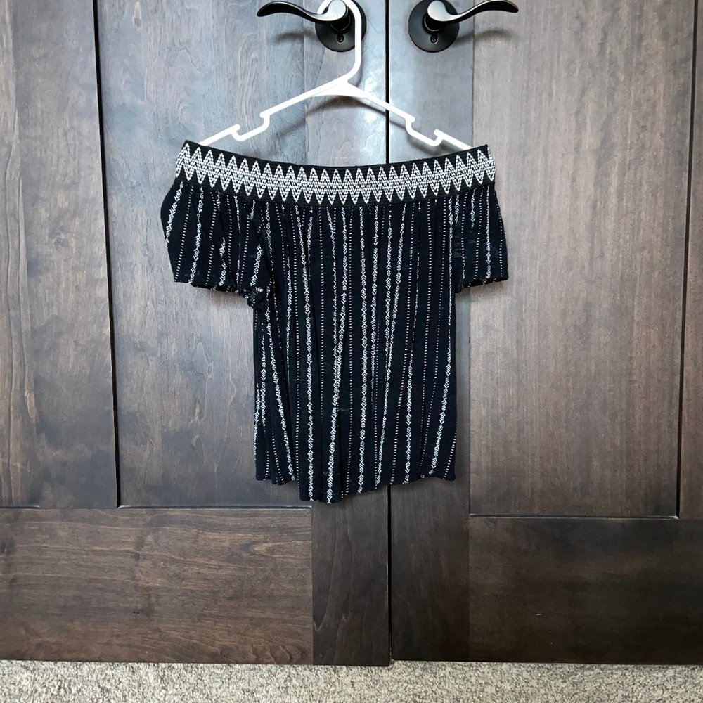 Off-the-shoulder shirt